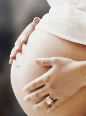 Pregnant mothers should eat healthy foods and follow proper dietary 